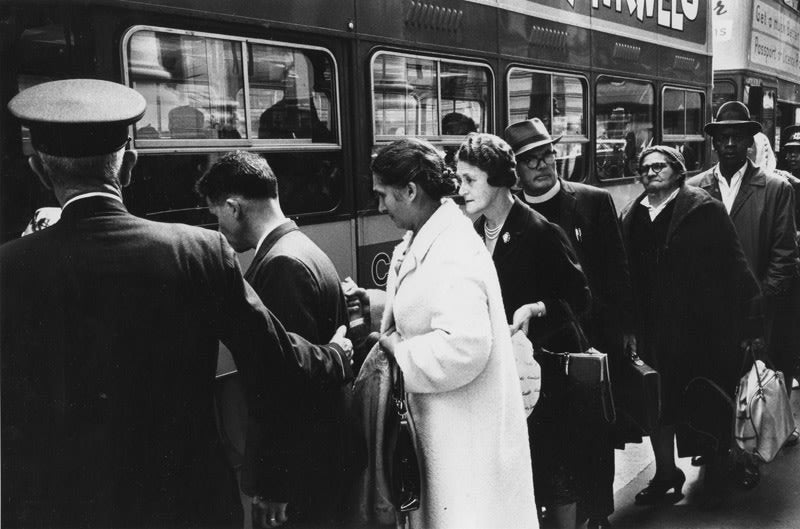 FFOTO-David Goldblatt-Cape Town Bus Queue