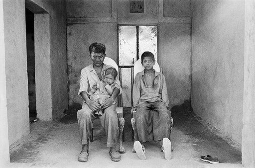 FFOTO-Gauri Gill-Hanuman Nath with his daughter and Hem Nath, on Holi day, Lunkaransar