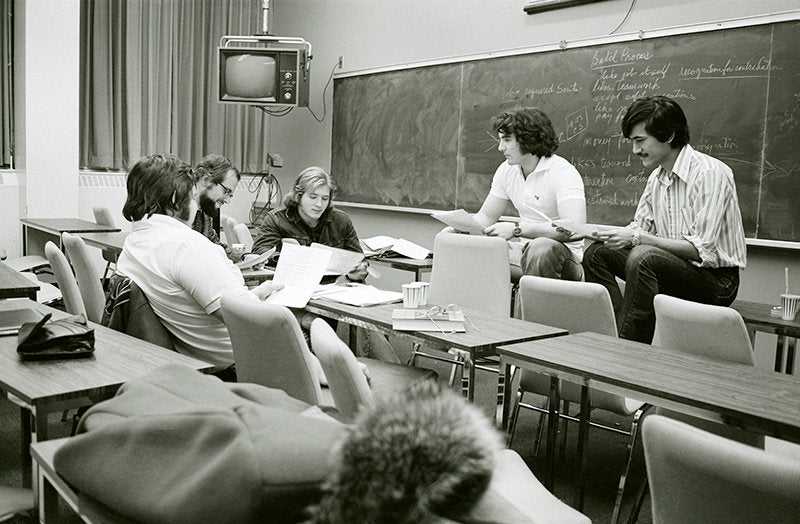 Sunil at management class, Sir George Williams (Concordia) University, Drummond Street, Montreal - Sunil Gupta | FFOTO
