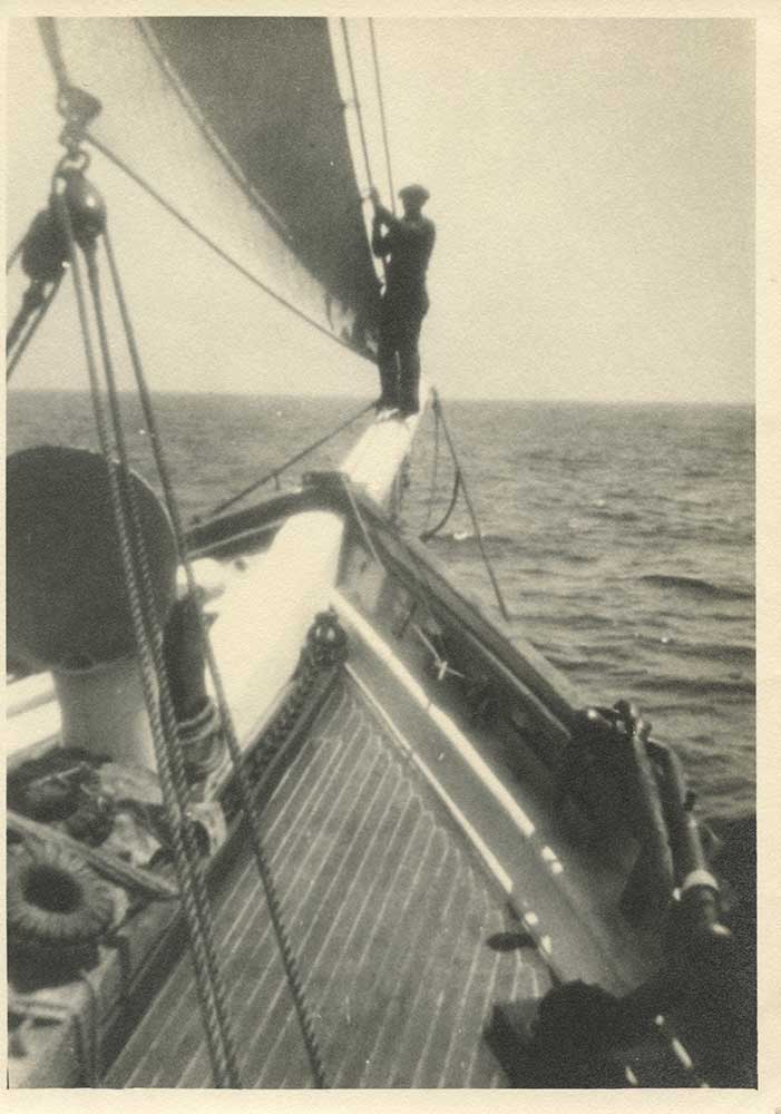 Untitled (Man at sea) - Alexander Artway | FFOTO