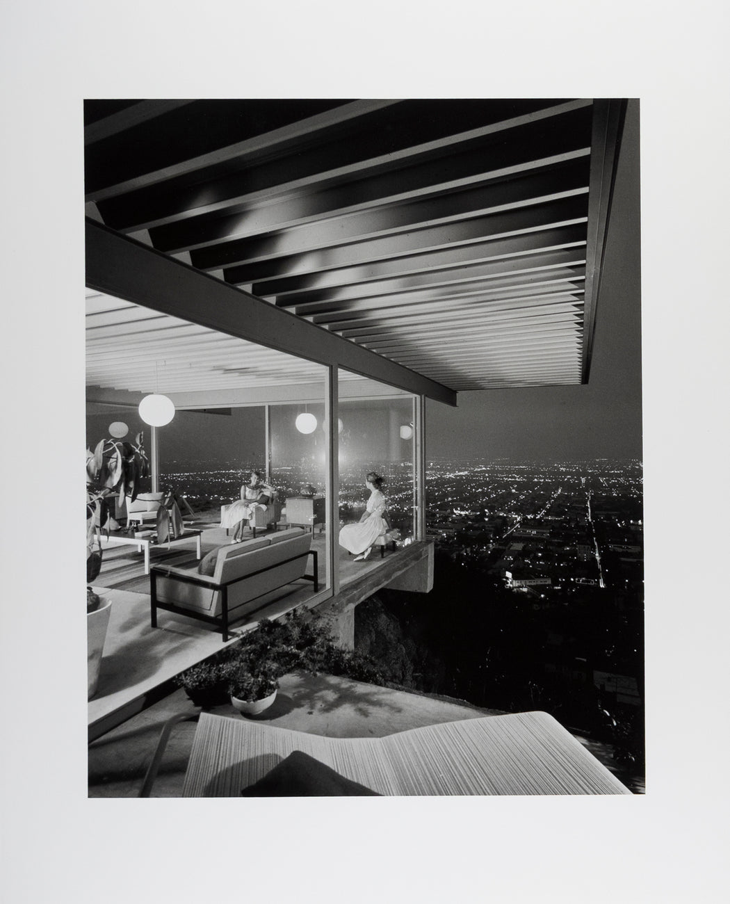 Case Study House #22 (two girls) (12 ⅛ x 15 ⅛ inch)