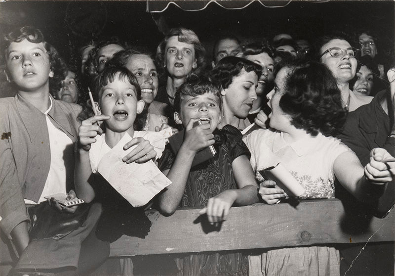 Untitled (kids waiting for autograph)