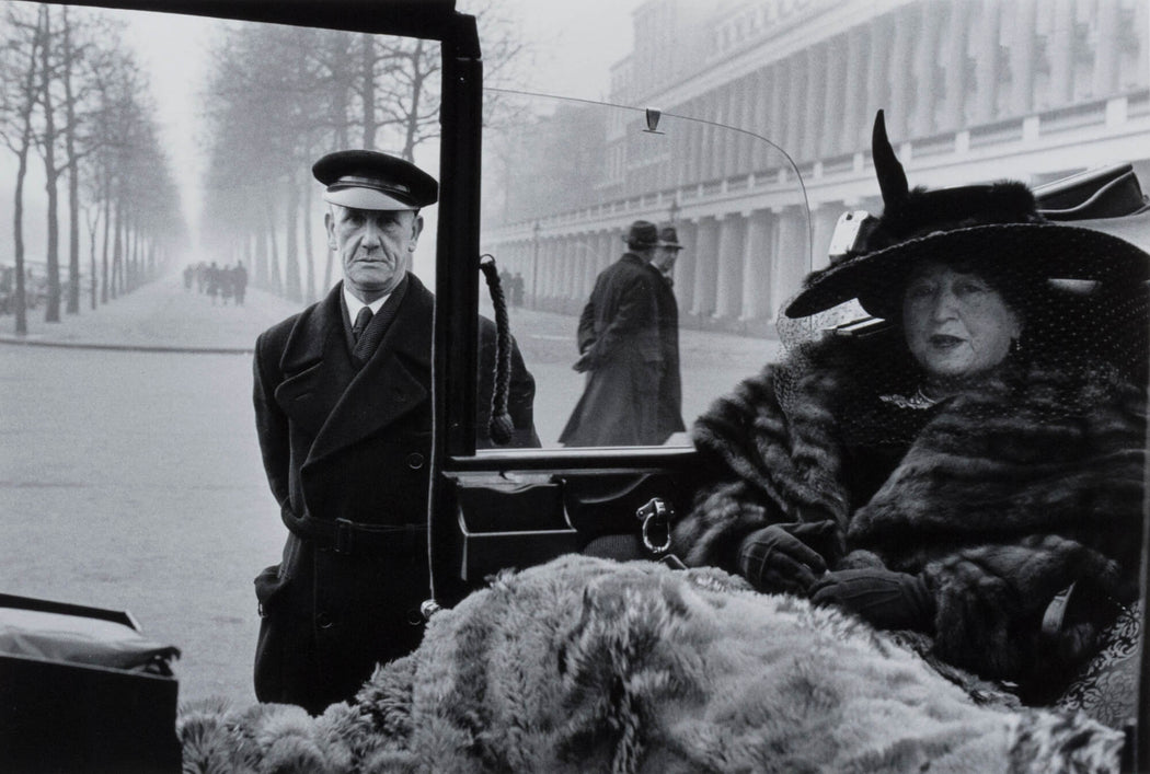 Publisher Eveleigh Nash at Buckingham Palace Mall, London, England - Inge Morath | FFOTO