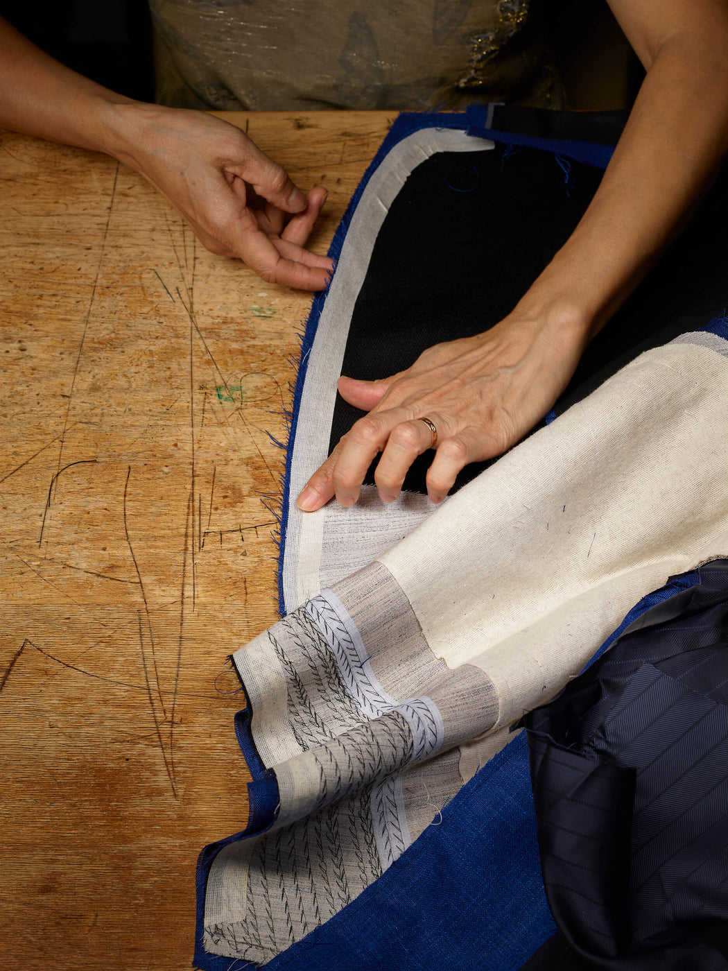 Mano D'Oro. Sew front edges - Sara Angelucci | FFOTO