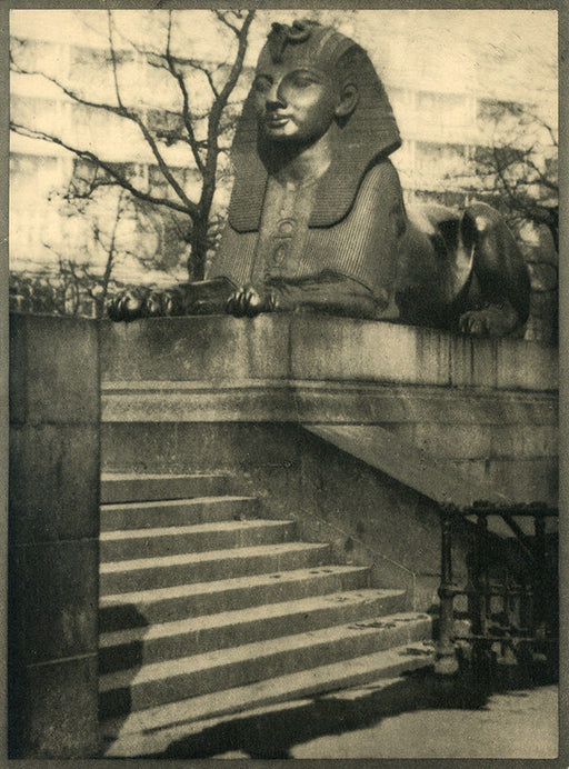 The Sphinx, The Embankment, London - Alvin Langdon Coburn | FFOTO
