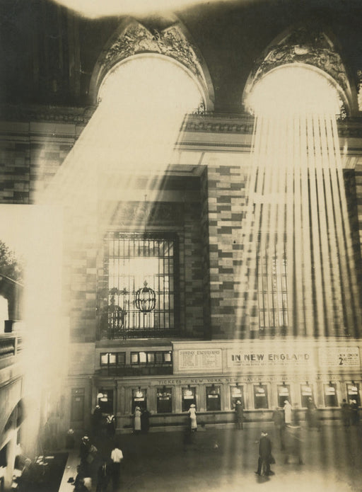Sun rays head on, too high up, Grand Central - Alexander Artway | FFOTO