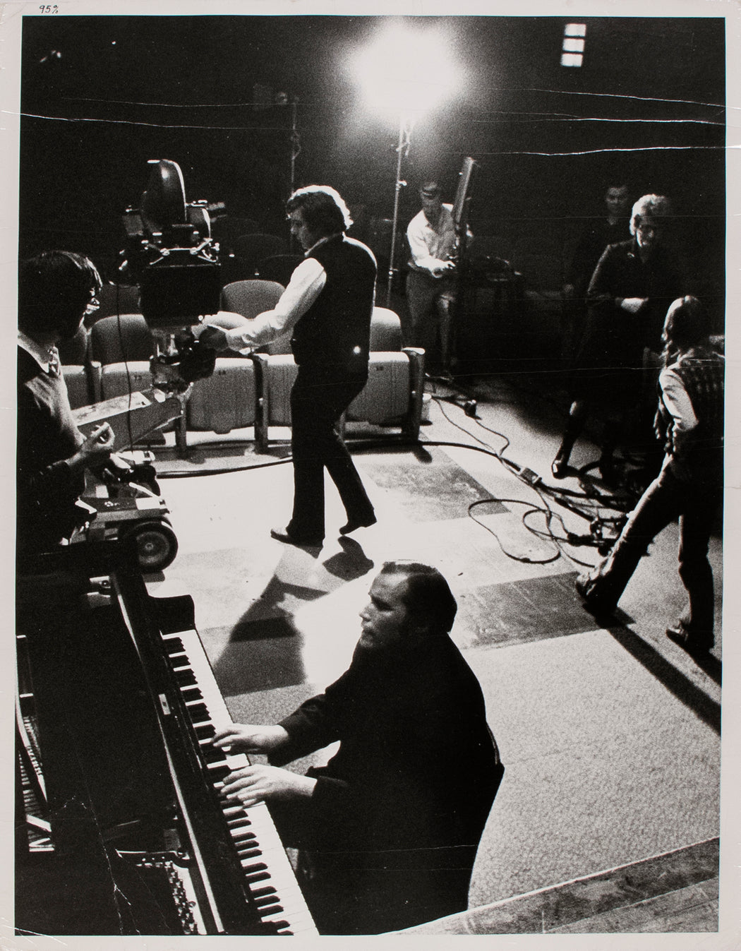 Glenn Gould (wide view) [Eaton Auditorium, as seen in NFB’s MusiCanada]