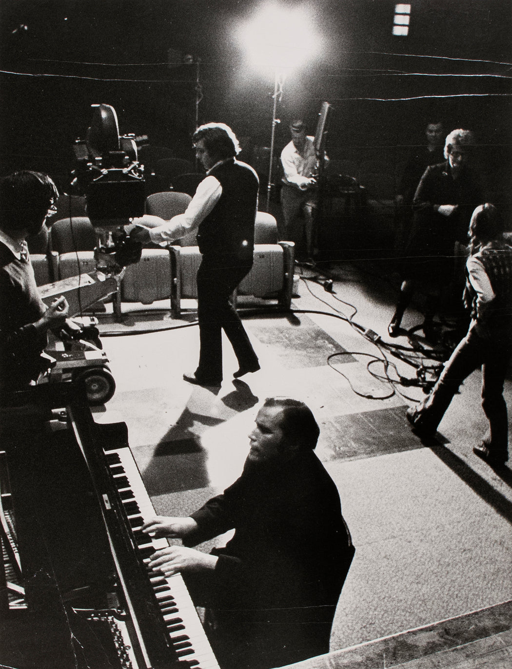 Glenn Gould (wide view) [Eaton Auditorium, as seen in NFB’s MusiCanada]