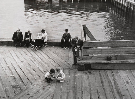 Untitled (Dock on East River, now the U.N. Plaza)