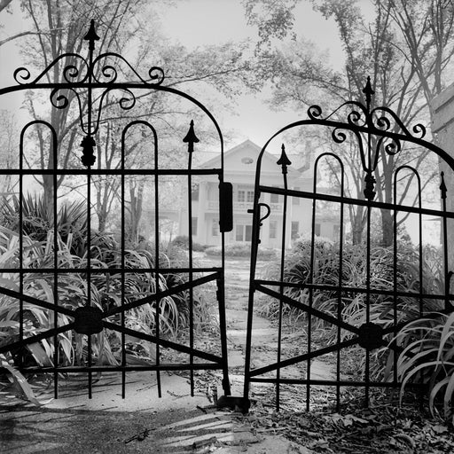 Mississippi, [White house with black iron gate]