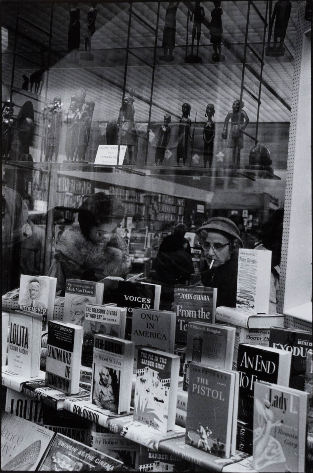 FFOTO-Inge Morath-Bookstore on Fifth Avenue, New York City
