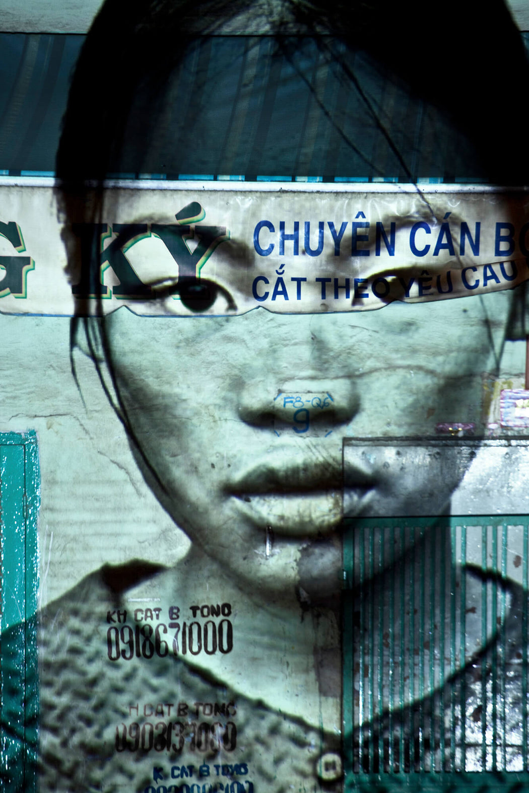 FFOTO-Olivia Marty-Les Cicatrices de la Nation (projected on a shop frontage, in Cholon)